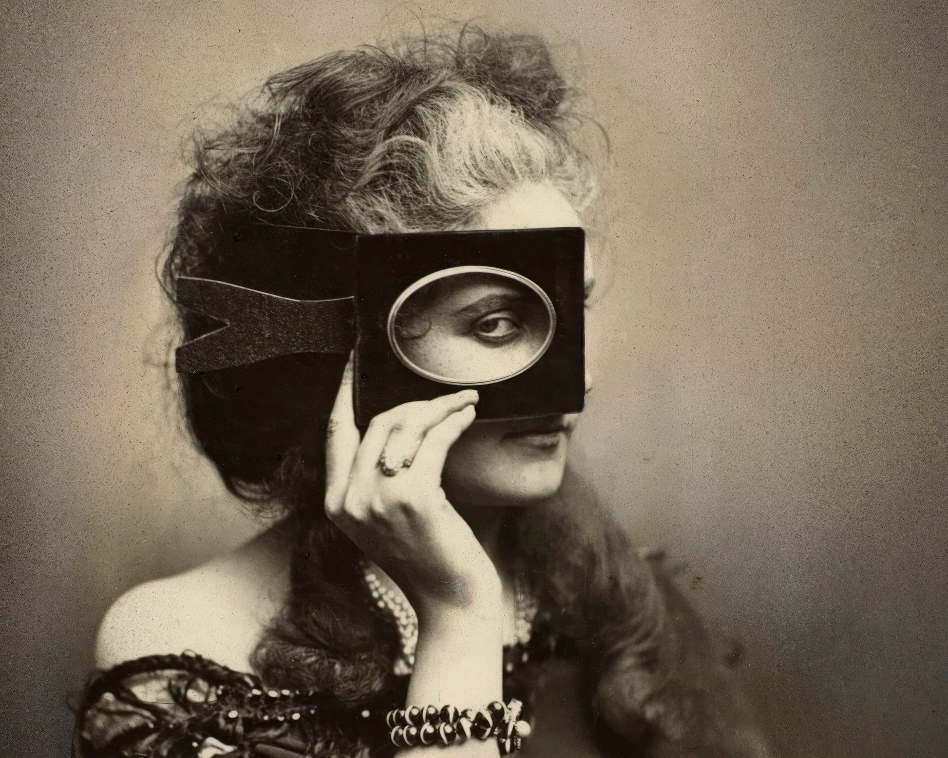 Pierre - Louis Pierson "Scherzo di Follia: Countess di Castiglione" (c.1864) - Mabon Gallery