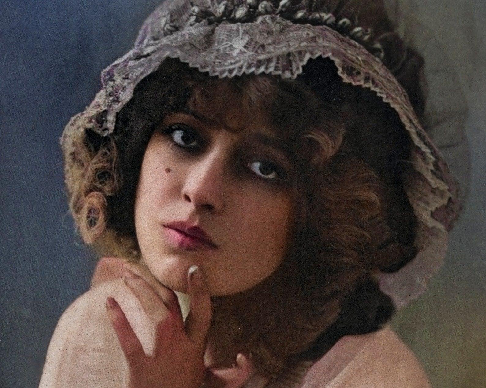 Geneviève Lantelme "Le Theatre Magazine Portrait" (c.1911) Léopold - Émile Reutlinge - Mabon Gallery