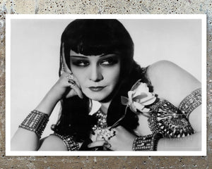 Mezzo - Soprano Coe Glade as "Amneris" from Aida - Giuseppe Verdi Opera (c.1946 Maurice Seymour) - Mabon Gallery