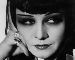 Mezzo - Soprano Coe Glade as "Amneris" from Aida - Giuseppe Verdi Opera (c.1946 Maurice Seymour) - Mabon Gallery