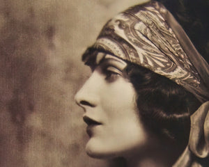 Photo Portrait of Silent Film Actress Evelyn Brent (c.1920) - Mabon Gallery