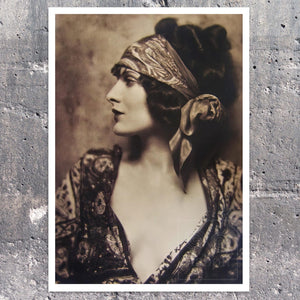 Photo Portrait of Silent Film Actress Evelyn Brent (c.1920) - Mabon Gallery