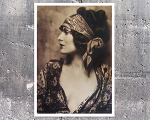 Photo Portrait of Silent Film Actress Evelyn Brent (c.1920) - Mabon Gallery