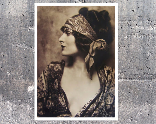 Photo Portrait of Silent Film Actress Evelyn Brent (c.1920) - Mabon Gallery